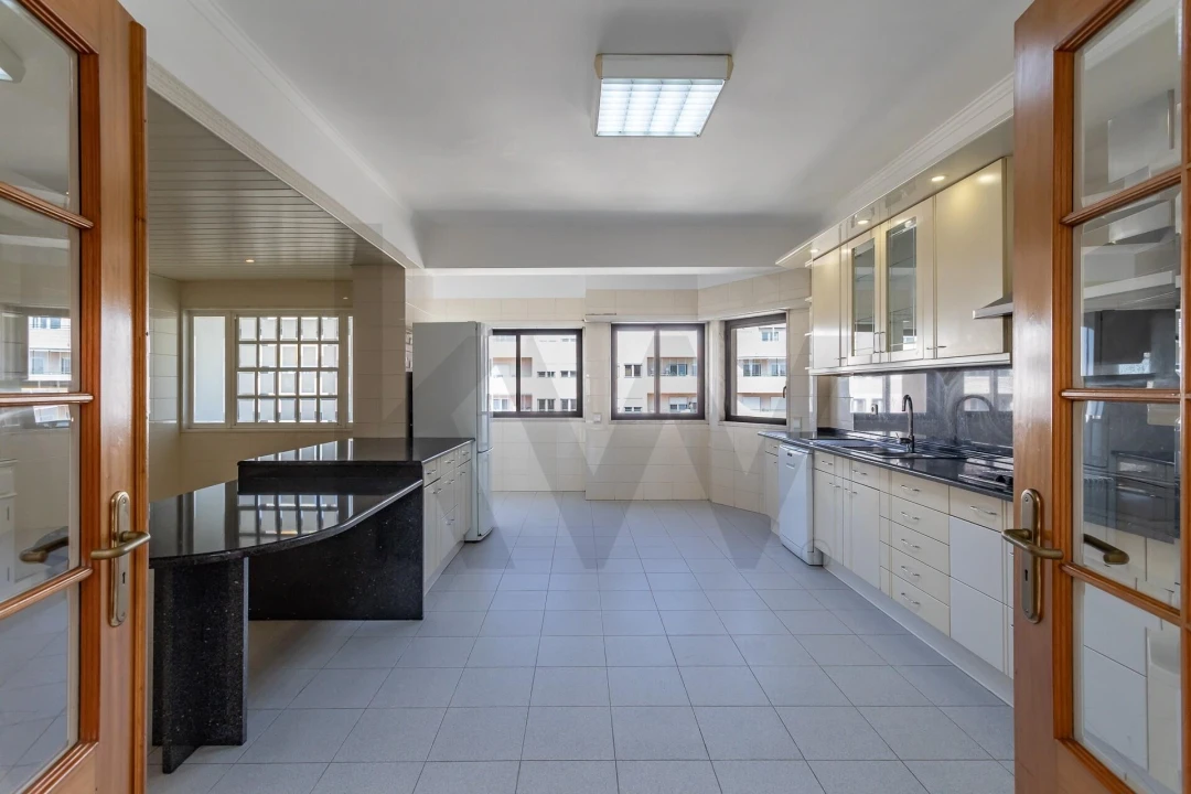 Apartamento T4 para Arrendamento em Lumiar Foto 11