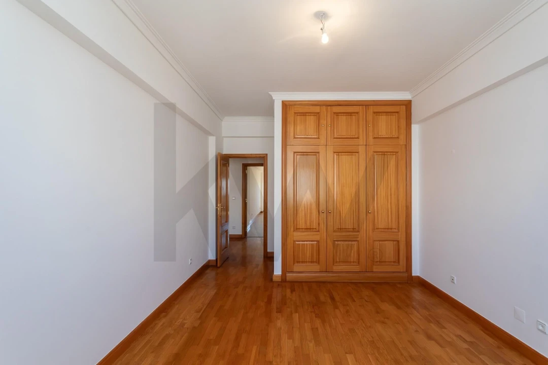 Apartamento T4 para Arrendamento em Lumiar Foto 34