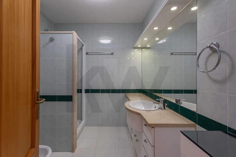 Apartamento T4 para Arrendamento em Lumiar Foto 29