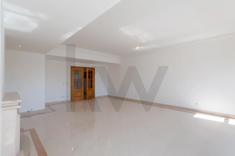 Apartamento T4 para Arrendamento em Lumiar Foto 5