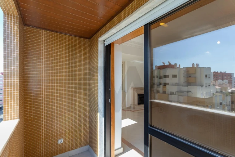 Apartamento T4 para Arrendamento em Lumiar Foto 8