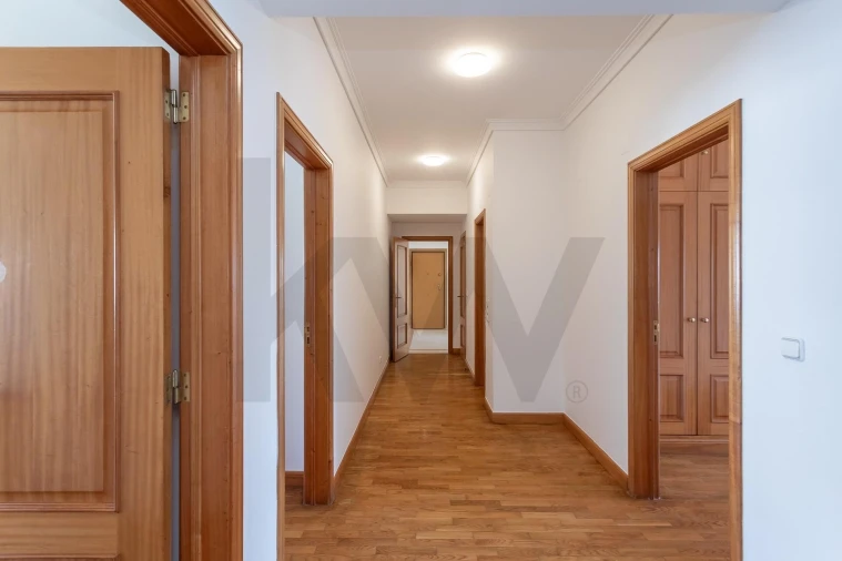 Apartamento T4 para Arrendamento em Lumiar Foto 22