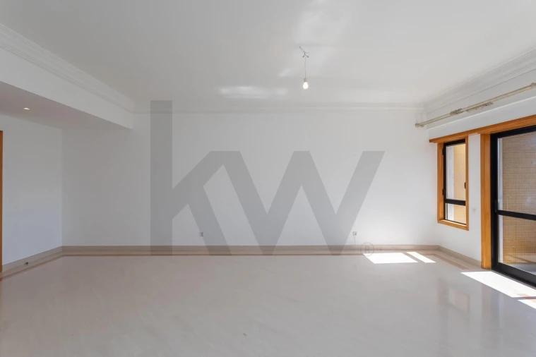 Apartamento T4 para Arrendamento em Lumiar Foto 6