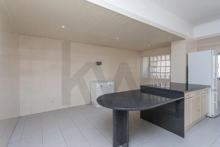 Apartamento T4 para Arrendamento em Lumiar Foto 18