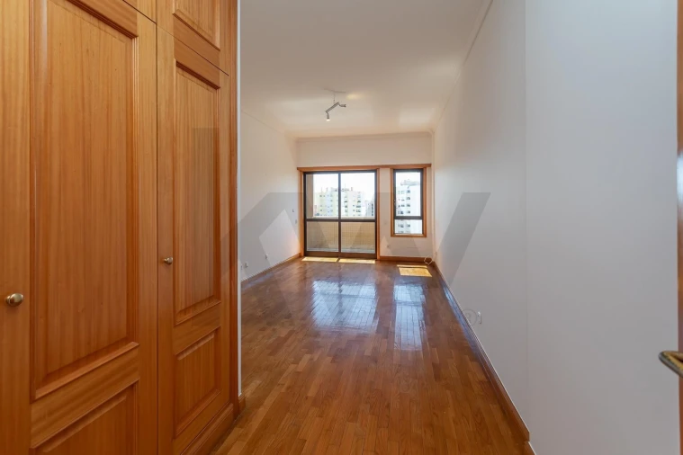 Apartamento T4 para Arrendamento em Lumiar Foto 24