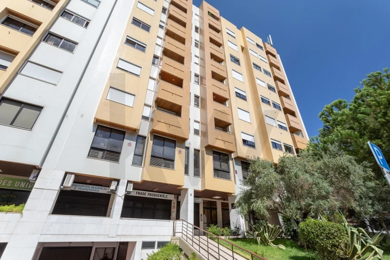 Apartamento T4 para Arrendamento em Lumiar Foto 50