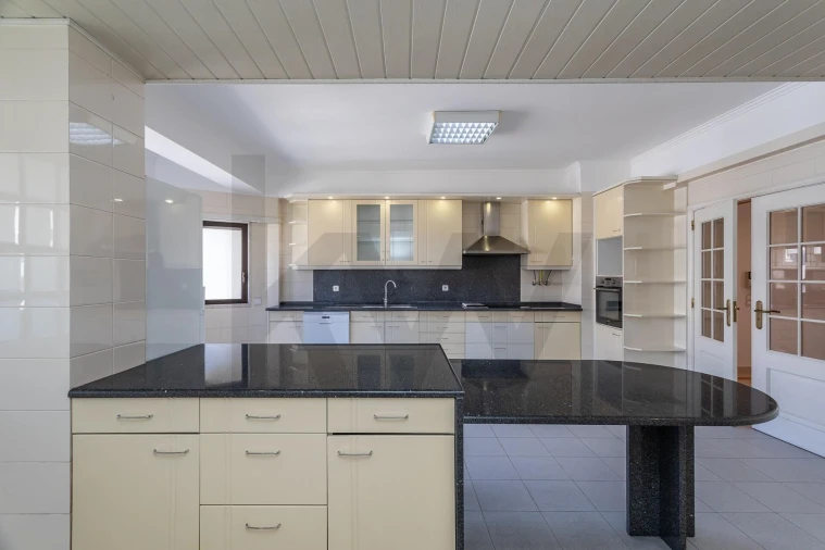 Apartamento T4 para Arrendamento em Lumiar Foto 14