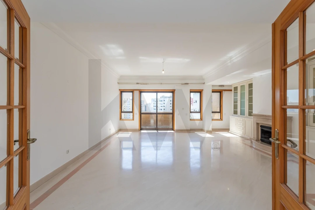 Apartamento T4 para Arrendamento em Lumiar Foto 2