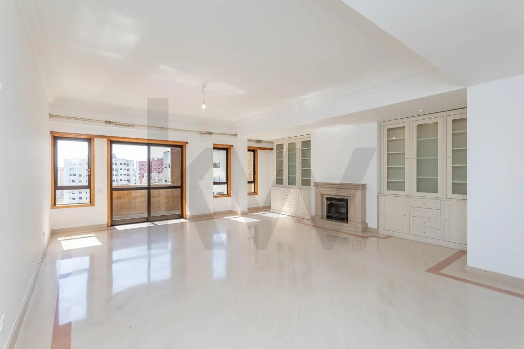 Apartamento T4 para Arrendamento em Lumiar Foto 1