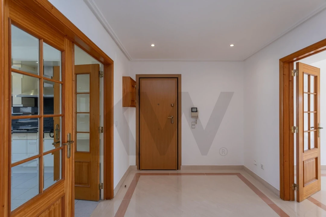 Apartamento T4 para Arrendamento em Lumiar Foto 9