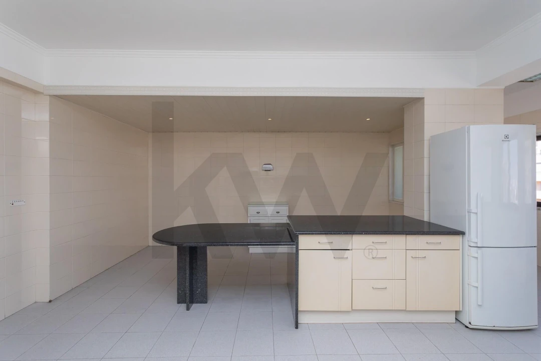 Apartamento T4 para Arrendamento em Lumiar Foto 19