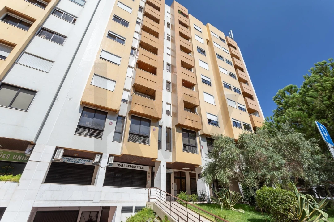 Apartamento T4 para Arrendamento em Lumiar Foto 50