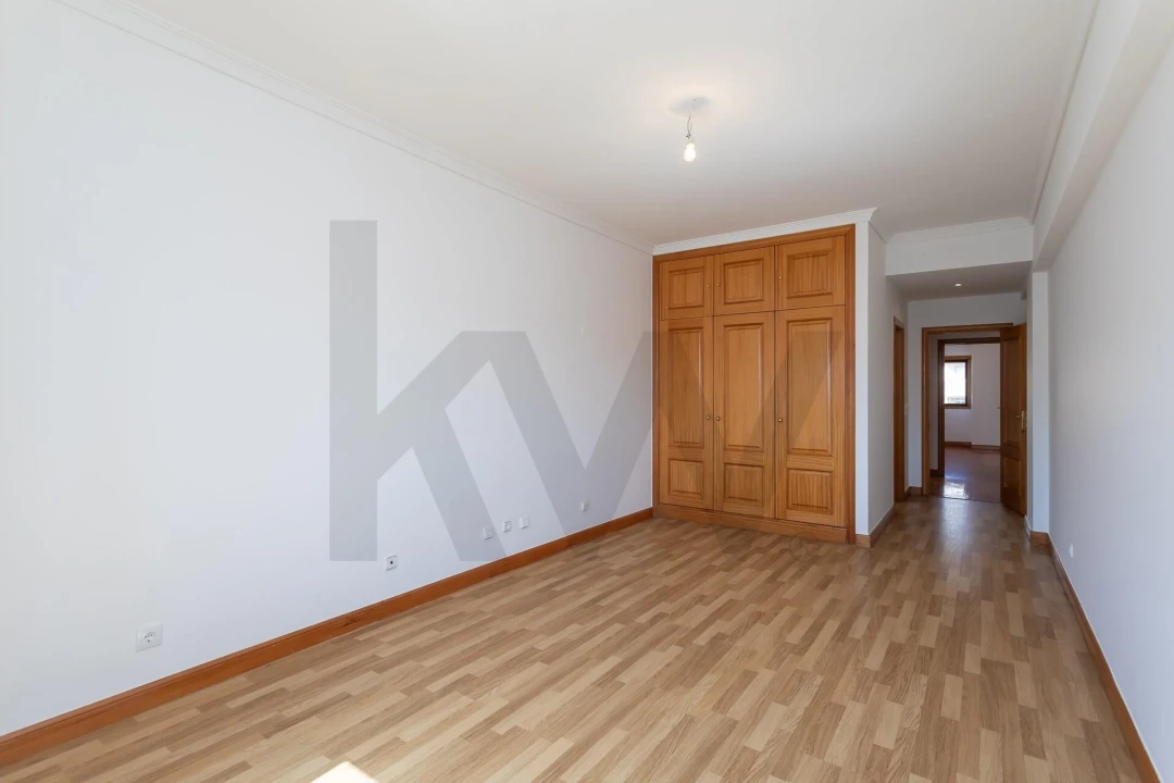 Apartamento T4 para Arrendamento em Lumiar Foto 38