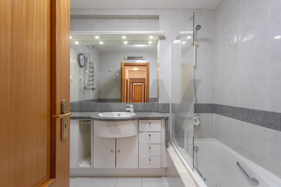 Apartamento T4 para Arrendamento em Lumiar Foto 40