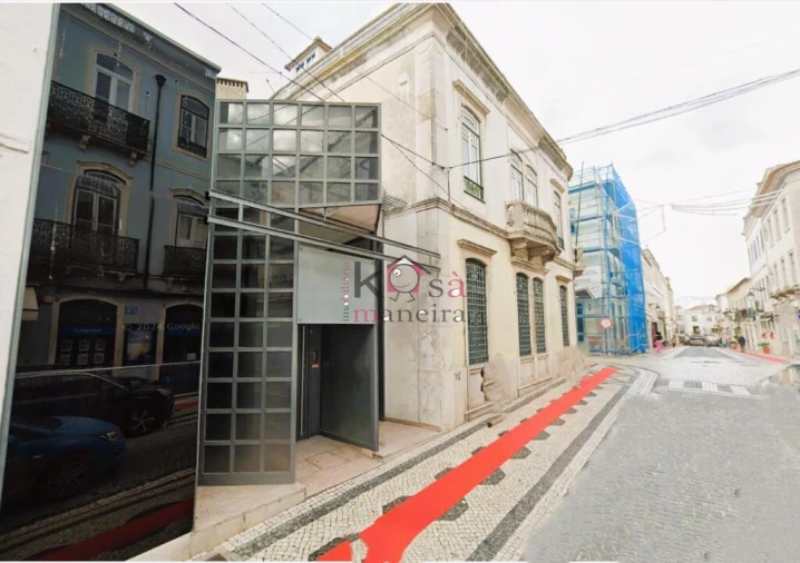 Prédio para Venda em Romeira e Várzea Foto 1