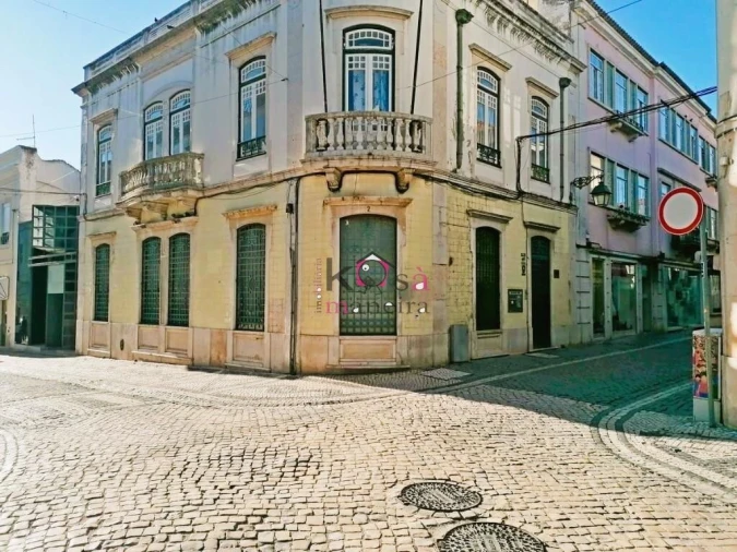 Prédio para Venda em Romeira e Várzea Foto 3