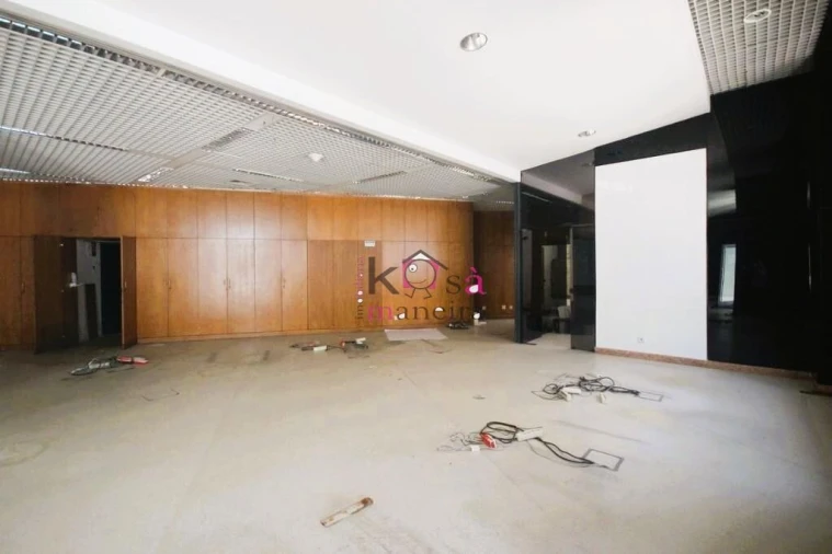 Prédio para Venda em Romeira e Várzea Foto 7