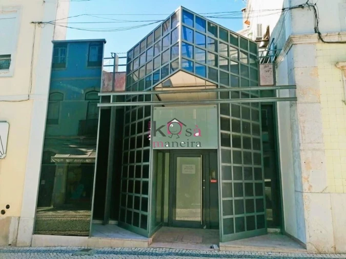 Prédio para Venda em Romeira e Várzea Foto 2