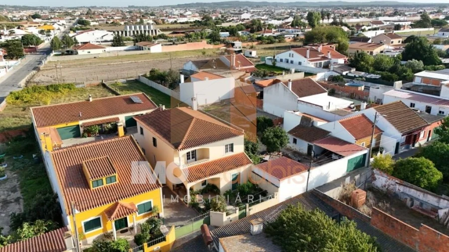 Moradia T4 para Venda em Almeirim Foto 4