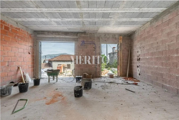 Moradia T3 para Venda em Lamas Foto 3