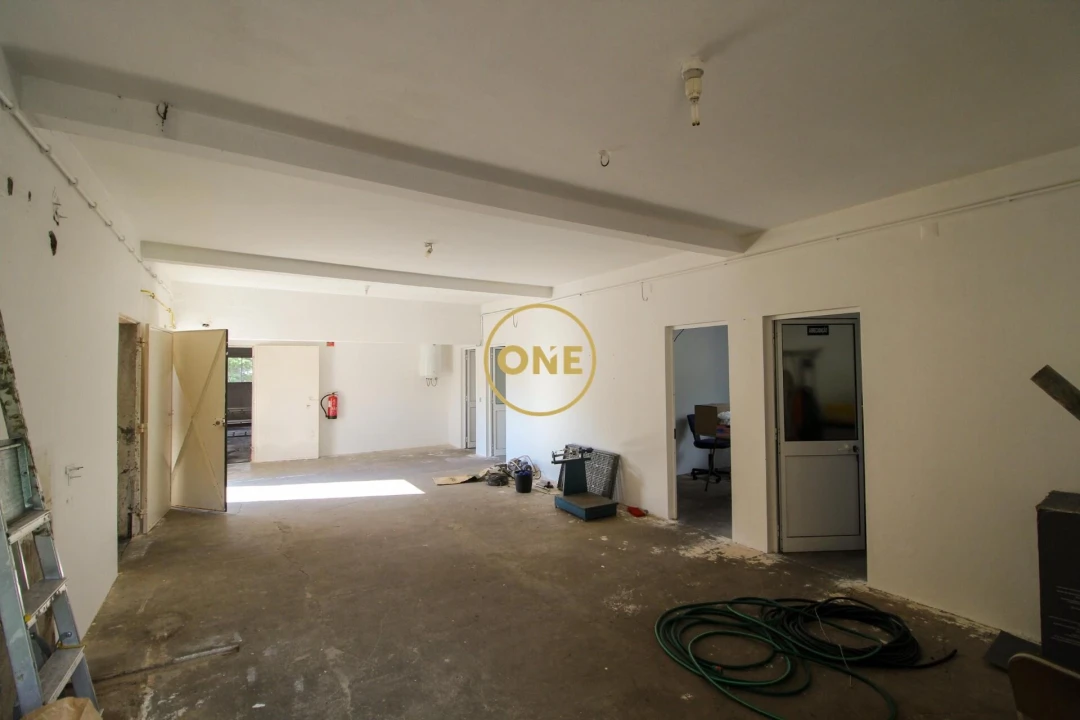 Armazém para Venda em Caniço Foto 8