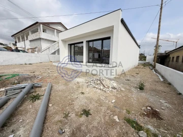 Moradia T2 para Venda em Duas Igrejas
