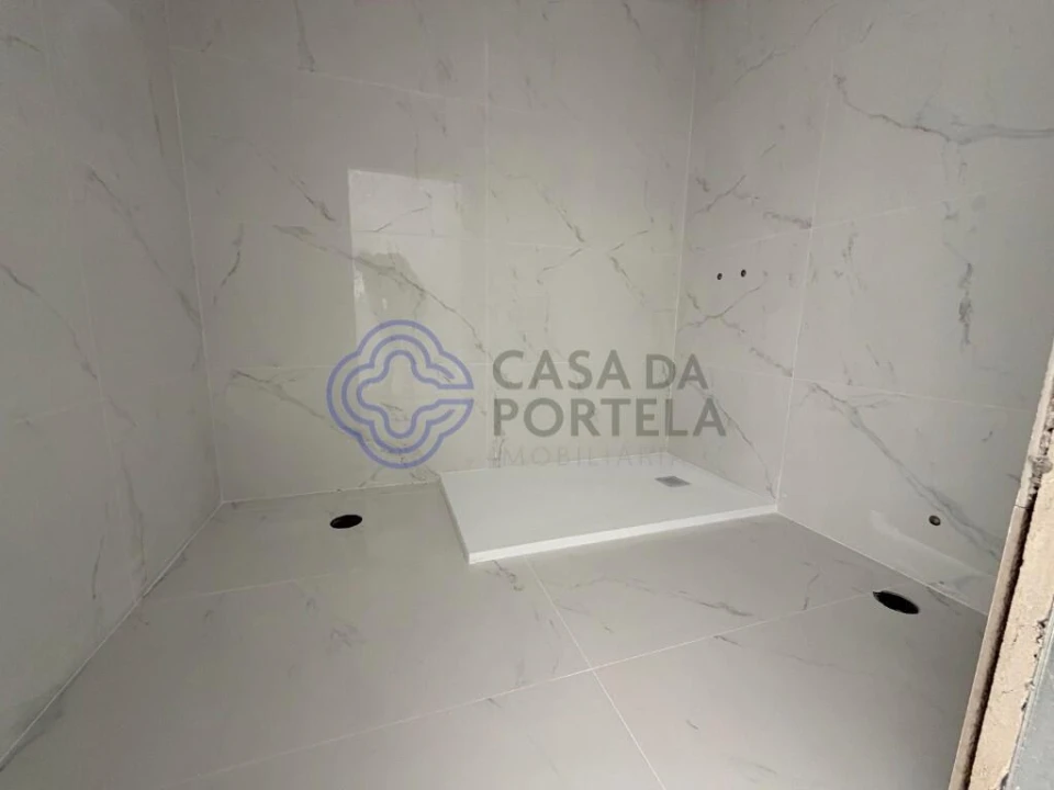 Moradia T2 para Venda em Duas Igrejas Foto 16