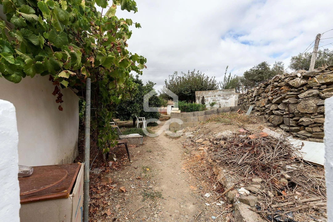 Moradia T2 para Venda em Santa Barbara de Padrões Foto 14