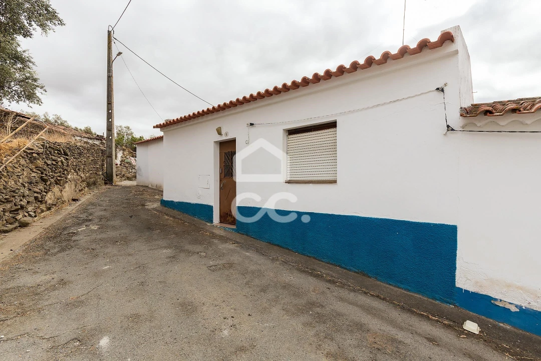 Moradia T2 para Venda em Santa Barbara de Padrões Foto 2