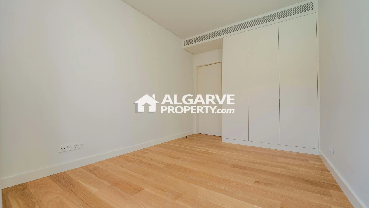 Apartamento T2 para Venda em Quarteira Foto 8