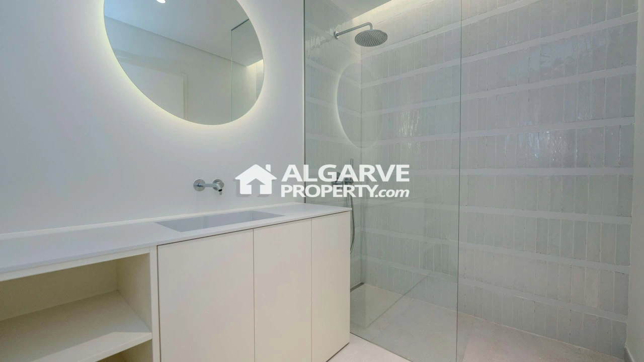 Apartamento T2 para Venda em Quarteira Foto 9