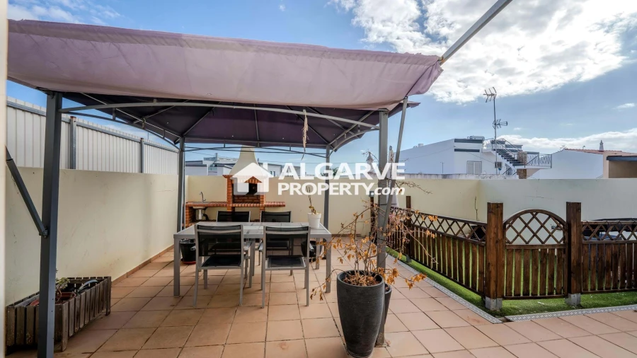 Moradia T4 para Venda em Quelfes Foto 11