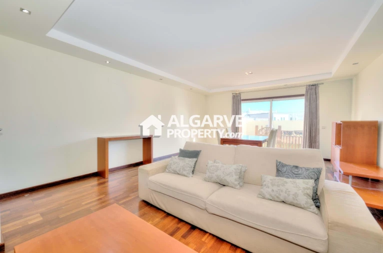 Moradia T4 para Venda em Quelfes Foto 5