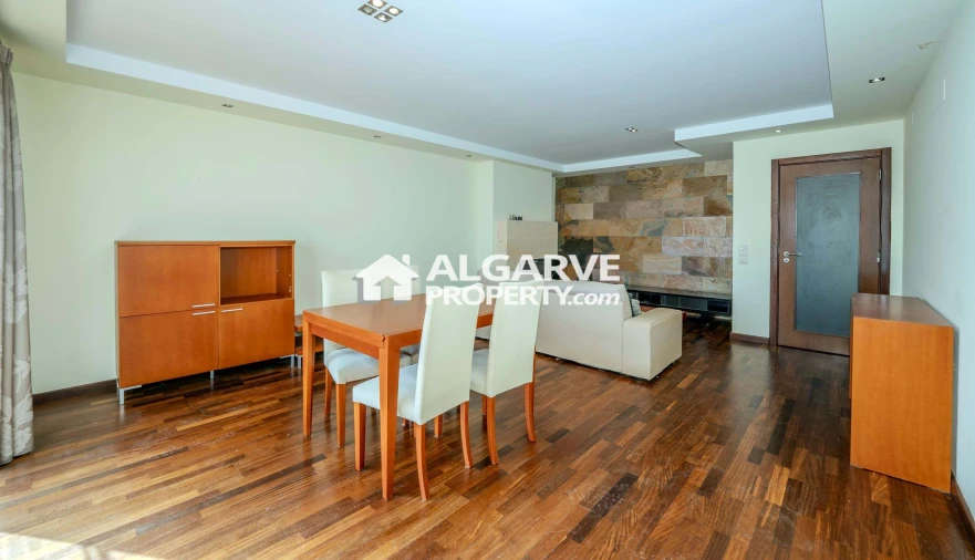 Moradia T4 para Venda em Quelfes Foto 6