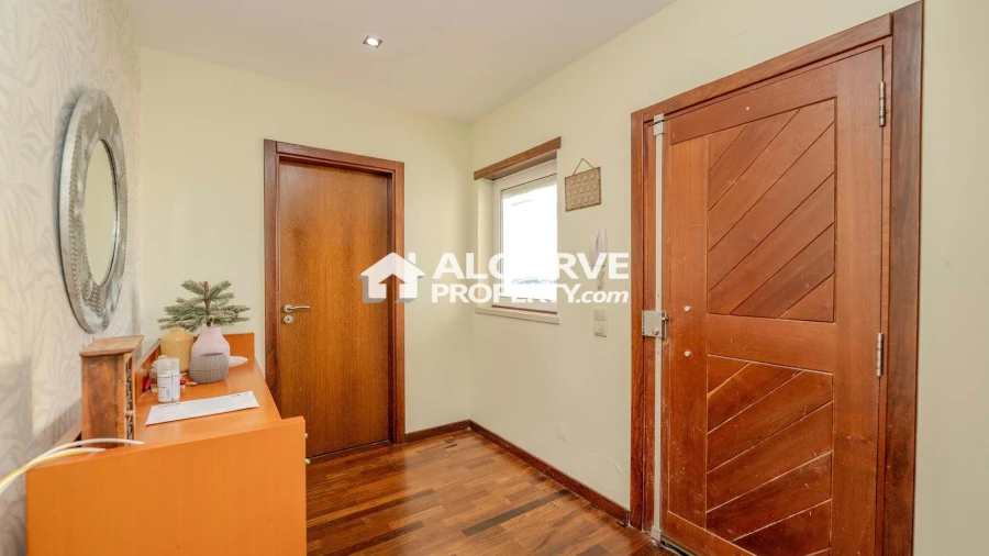 Moradia T4 para Venda em Quelfes Foto 13