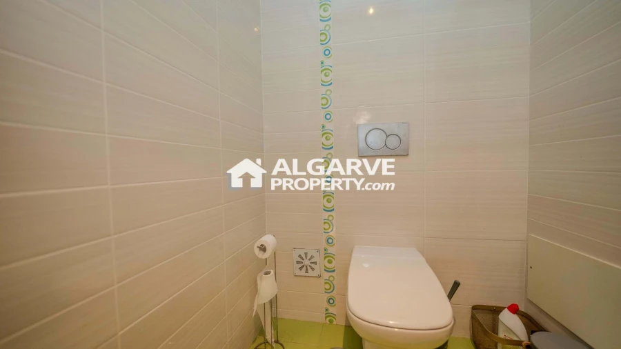 Moradia T4 para Venda em Quelfes Foto 9