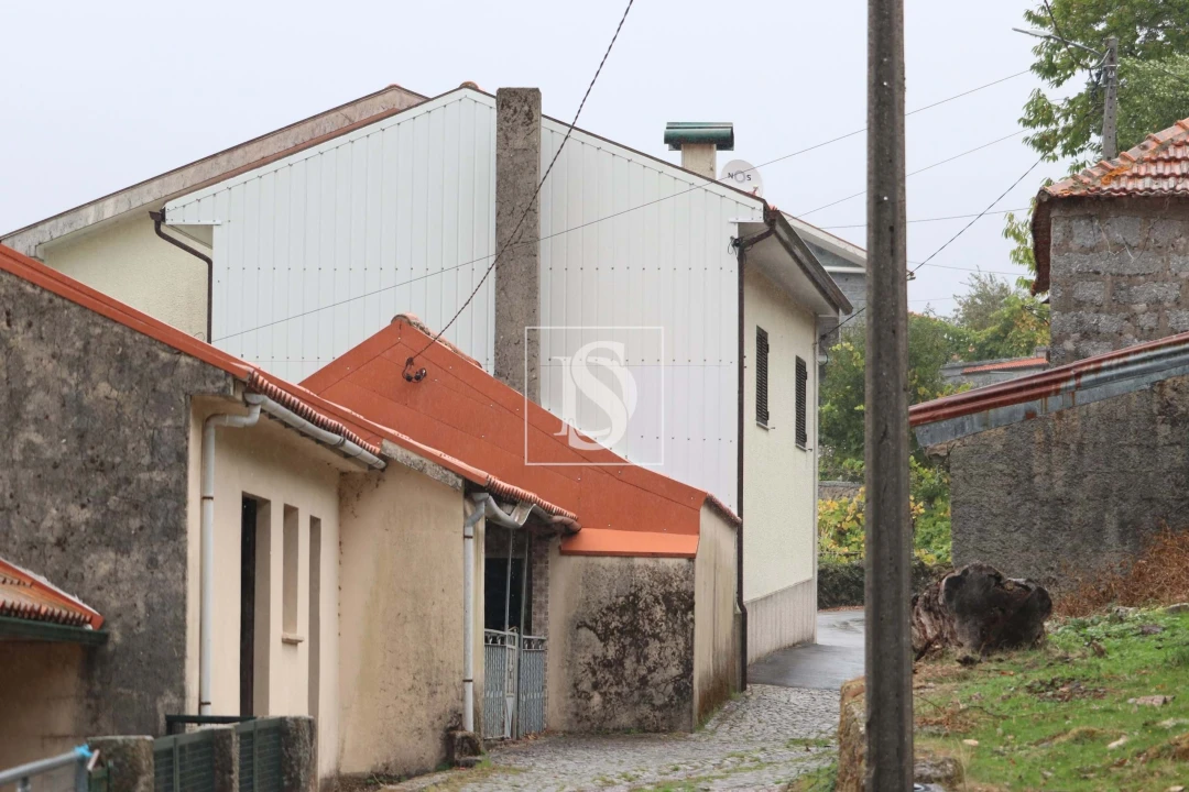 Moradia T3 para Venda em Ruivães e Campos Foto 2