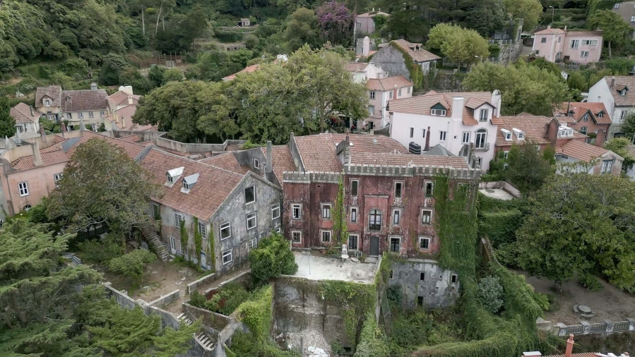 Moradia T10 para Venda em Agualva e Mira-Sintra Foto 1