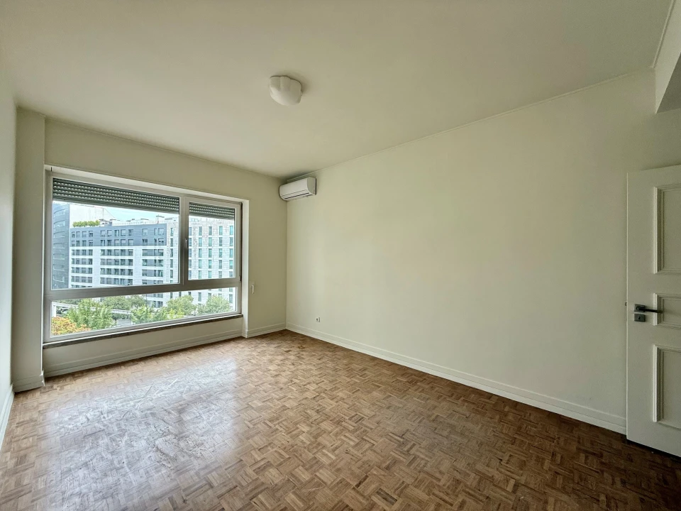 Apartamento T4 para Arrendamento em Santo António Foto 24