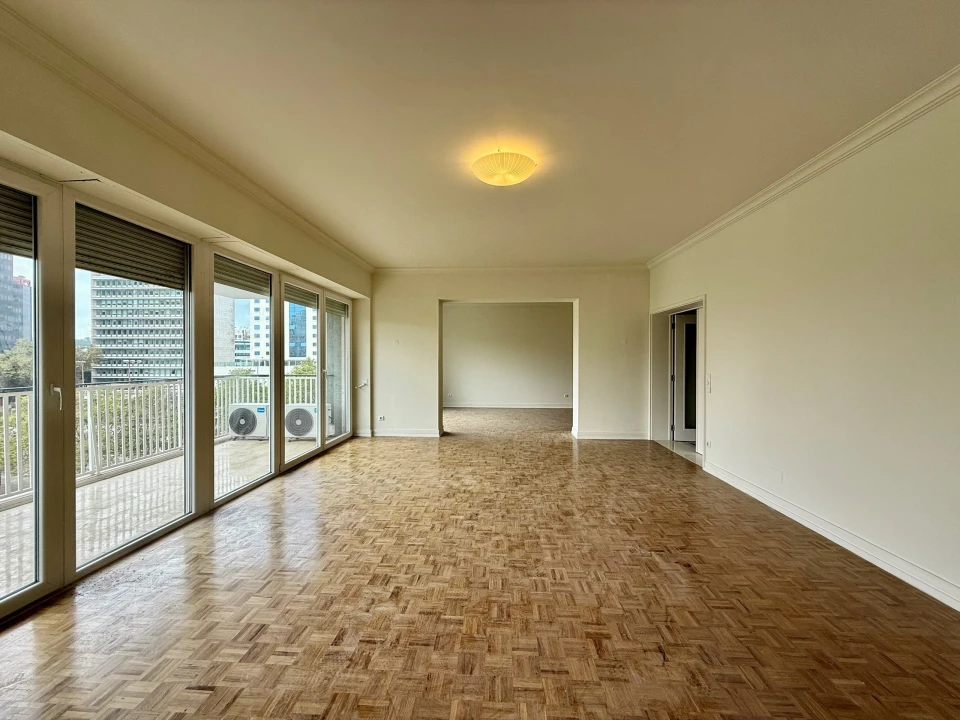 Apartamento T4 para Arrendamento em Santo António Foto 6