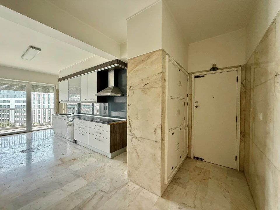 Apartamento T4 para Arrendamento em Santo António Foto 13