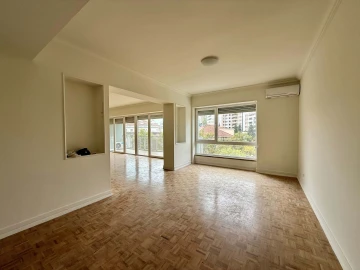 Apartamento T4 para Arrendamento em Santo António