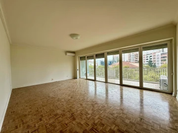 Apartamento T4 para Arrendamento em Santo António