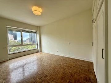 Apartamento T4 para Arrendamento em Santo António