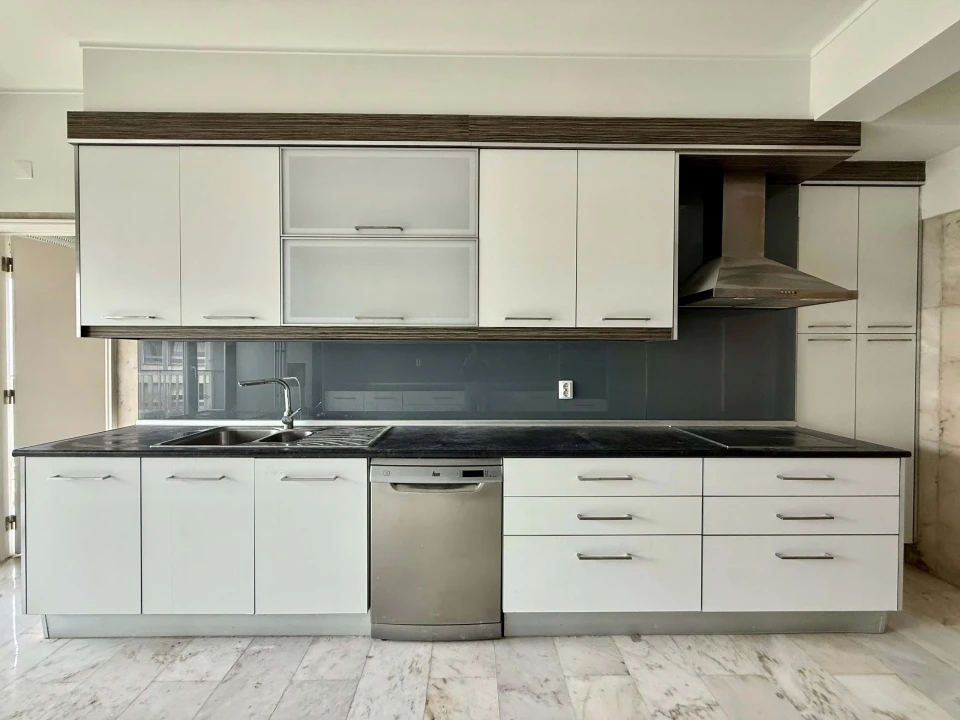 Apartamento T4 para Arrendamento em Santo António Foto 11