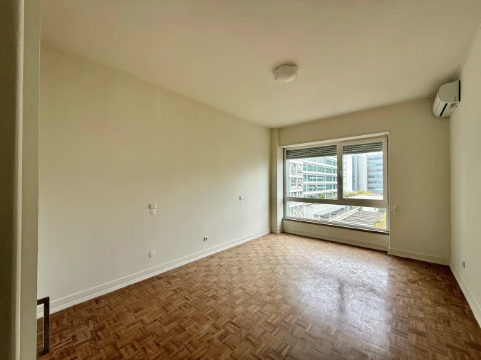 Apartamento T4 para Arrendamento em Santo António Foto 26