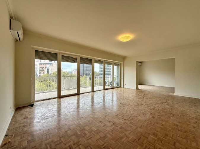 Apartamento T4 para Arrendamento em Santo António Foto 38