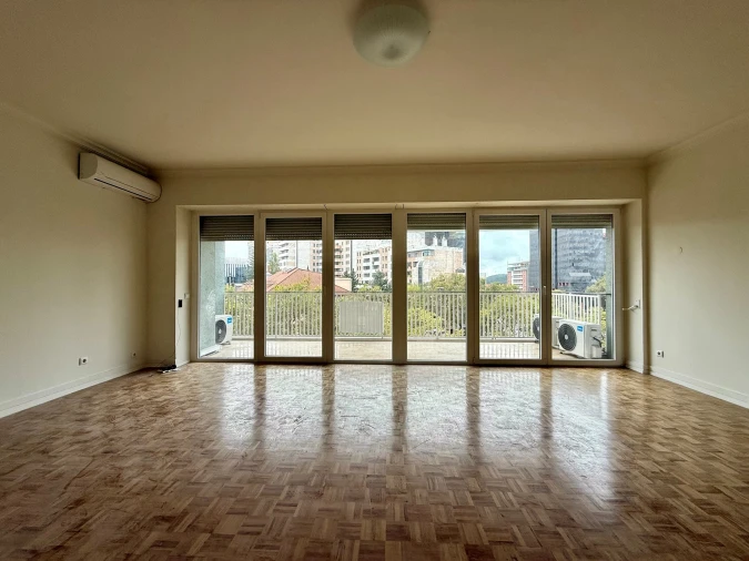 Apartamento T4 para Arrendamento em Santo António Foto 7
