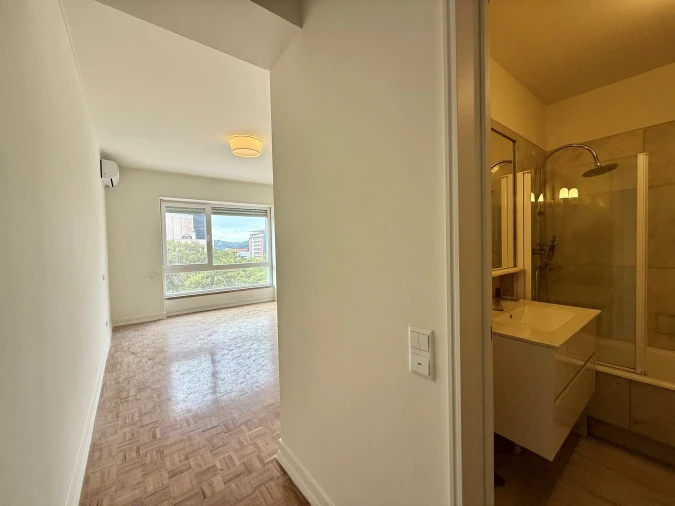 Apartamento T4 para Arrendamento em Santo António Foto 22