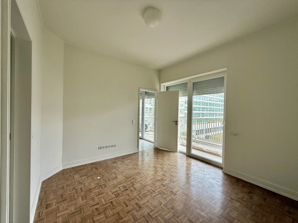 Apartamento T4 para Arrendamento em Santo António Foto 18